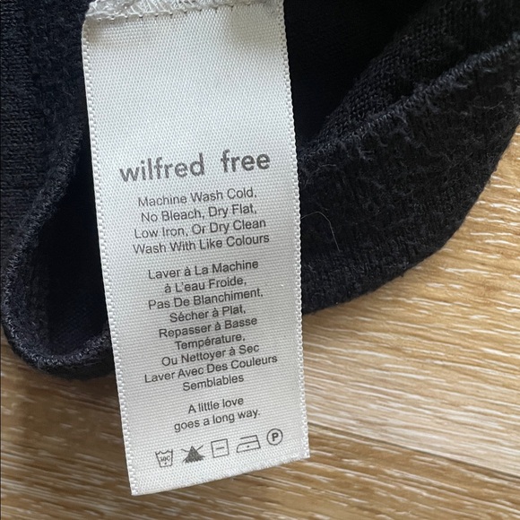 Wilfred Black Short Sleeve Tee - Picture 6 of 7